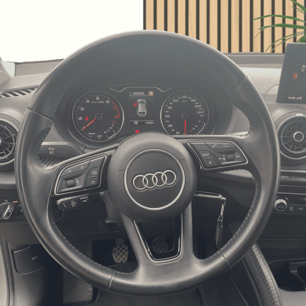 Volant Audi Q2 – intérieur premium d’un SUV d'occasion à Perpignan / voiture occasion Perpignan